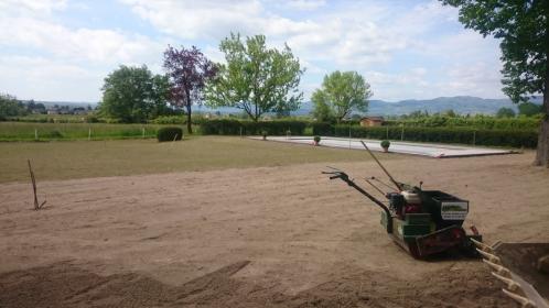 Engazonnement jardin avec piscine